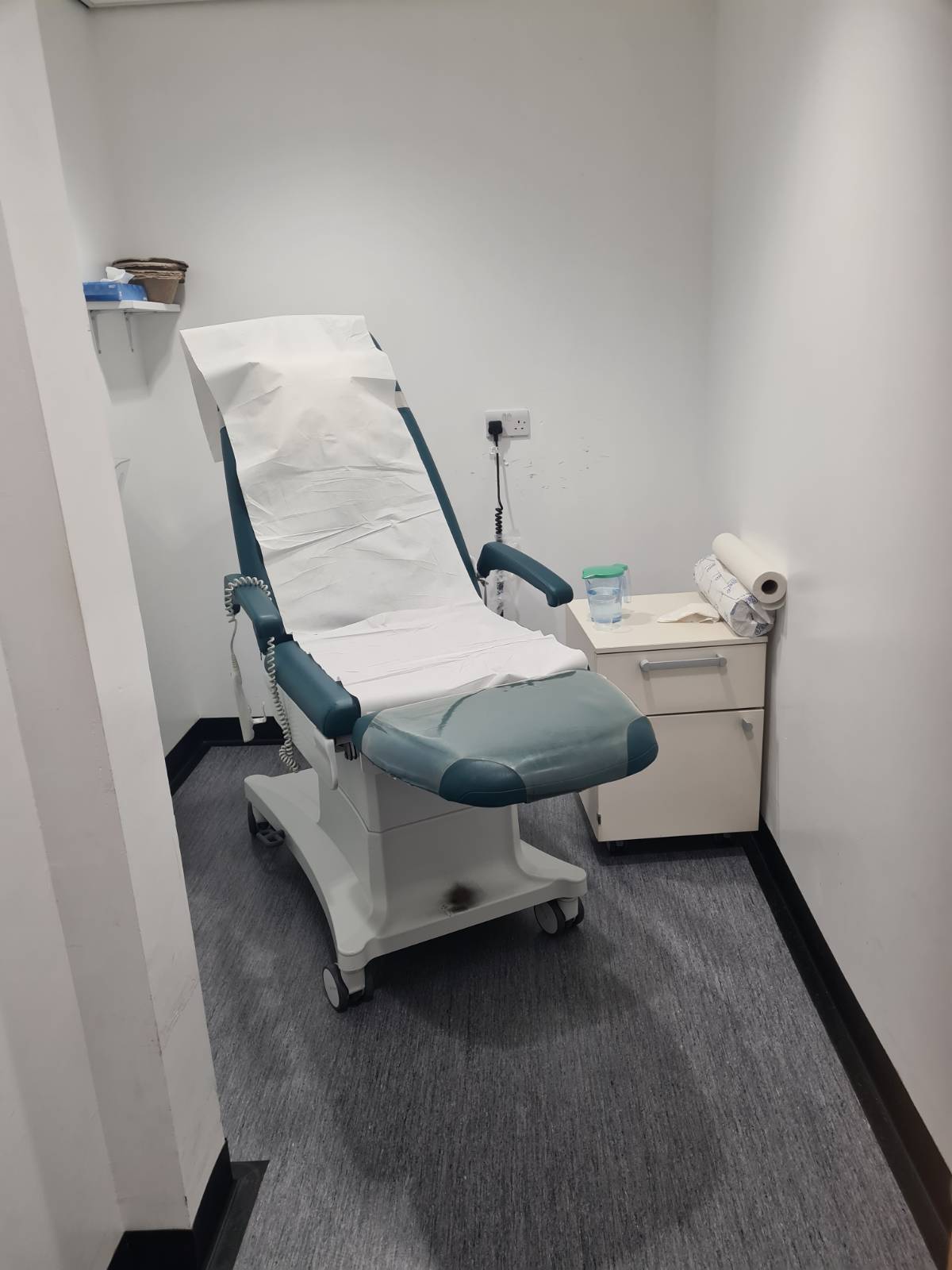 Room and chair for radioactive dye absorption